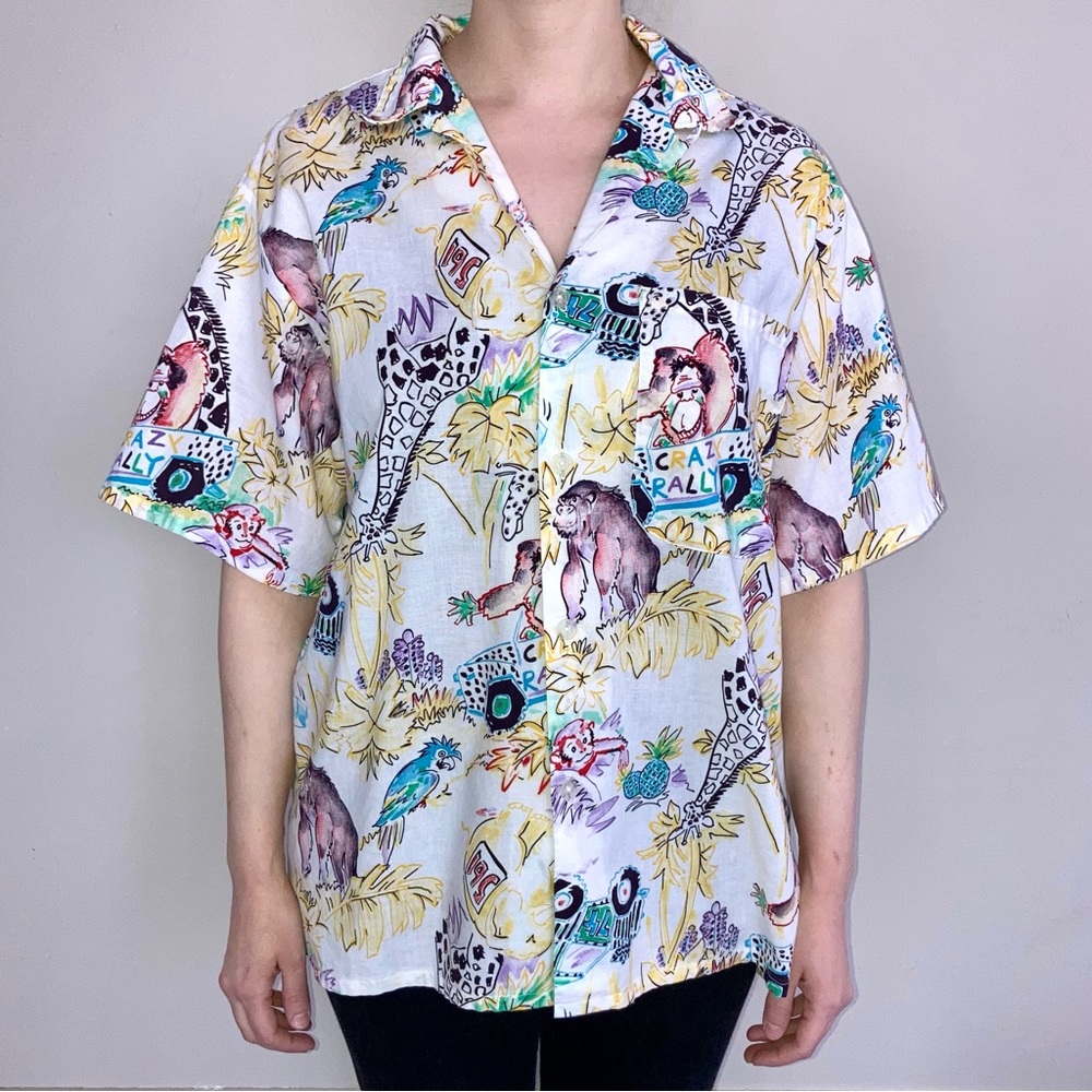 Vintage Bon Homme zoo animal printed short sleeve button-down shirt. 🤍